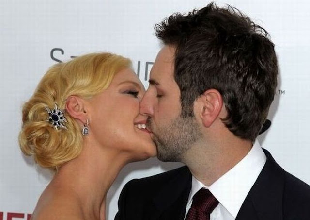 Kissing Celebrities | Celebrity Kissing