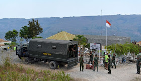 Foto Patroli Penjaga Perbatasan Indonesia - Timor Leste