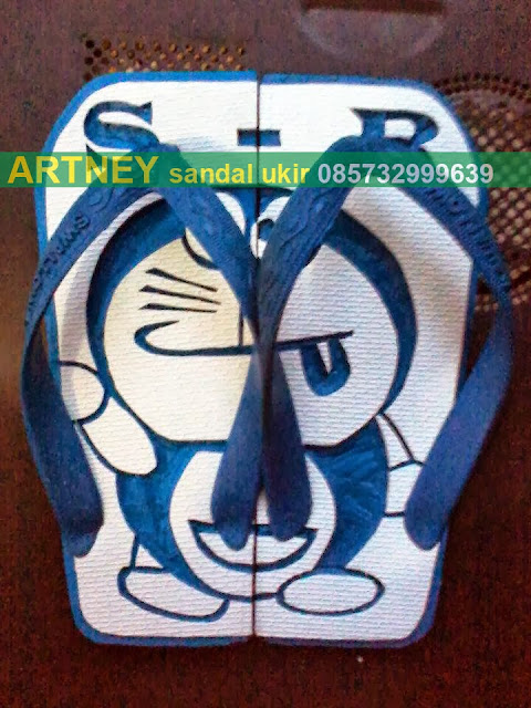 Artney sandal ukir