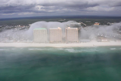 Pemandangan Awan Tsunami Yang Indah [ www.BlogApaAja.com ]