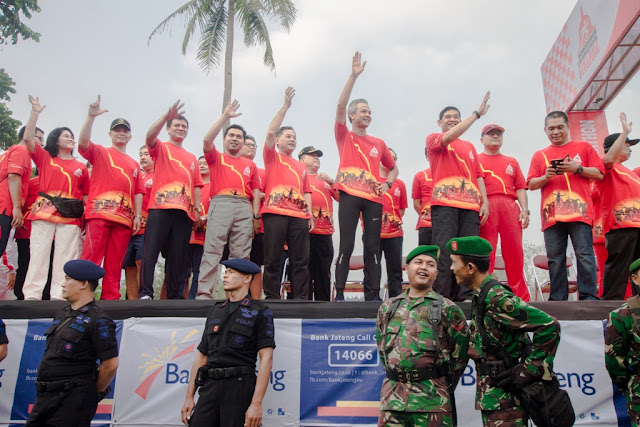 Kehadiran Gubernur Jateng di borobudur 10 K 2015