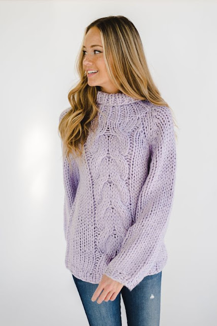 The chunky cable knit sweater in lilac