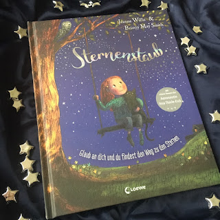 "Sternenstaub - Glaub an dich und du findest den Weg zu den Sternen" von Jeanne Willis, Illustrationen von Briony May Smith,  Loewe Verlag, Bilderbuch ab 4 Jahren, Rezension auf Kinderbuchblog Familienbücherei