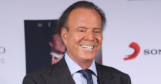 Julio Iglesias es demandado por “Me olvidé de vivir”