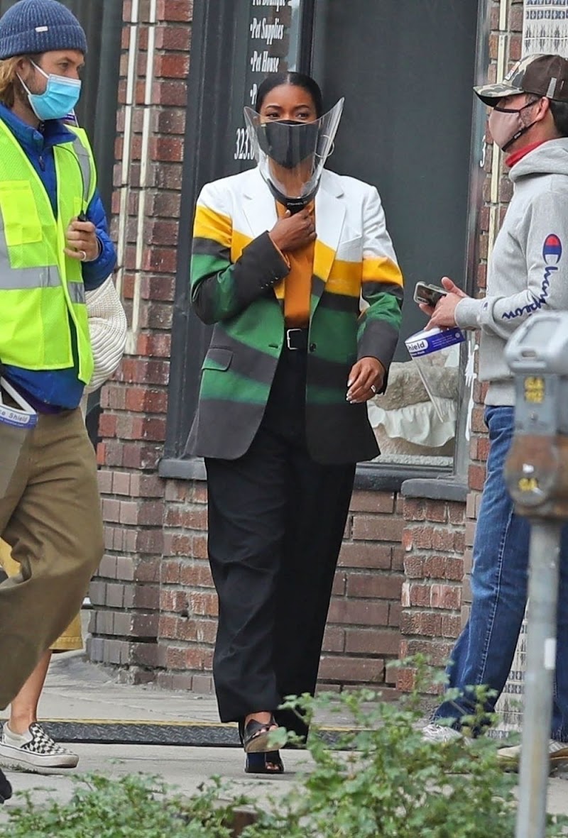 Gabrielle Union Clicked on the Set of Cheaper by the Dozen Reboot in LA 13 Apr-2021