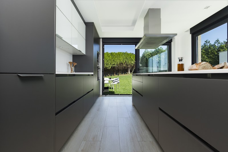 Cocina con vistas al jardín