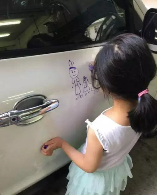 Gadis Kecil  Ini Gambar di Mobil  Mewah  Ayahnya Netizen 