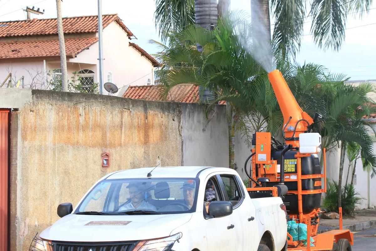 O fumacê é uma das ações adotadas no DF contra o mosquito da dengue | Foto: Sandro Araújo/Agência Saúde-DF