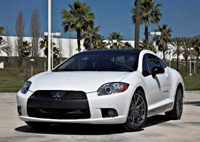 2012-Mitsubishi-Eclipse-SE-Front-Angle-View