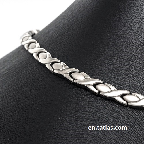 Titanium necklace