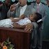 Vídeo: criança morre e pastor ressuscita menina em culto