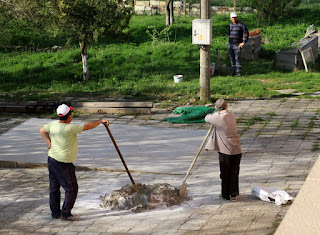 Mid mixing cement