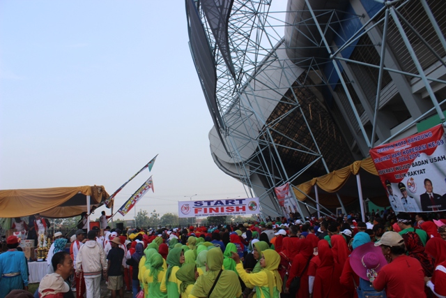 Jalan Santai Hari Koperasi 2016 di Stadion GBLA