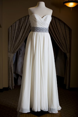 wedding dress for small breast