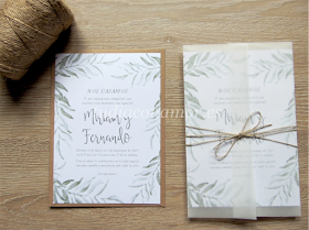Invitación de boda bonita y elegante con diseño de hojas de acuarela dibujadas y letras manuscritas