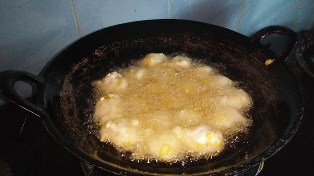 Cucur Jagung Lembut Dan sedap, cucur jagung, cucur jagung mudah dan sedap, cucur jagung sedap, resepi cucur jagung, cara buat cucur jagung, cucur jagung mudah dan sedap, sedapnya cucur jagung, jagung, bahan cucur jagung, jagung sedap,