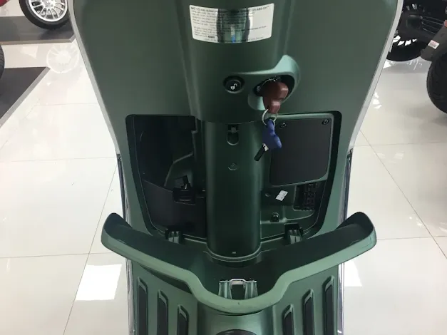 Vespa Sprint Xanh Rêu Nhám Phiên Bản Giới Hạn Cổng Sạc UBS