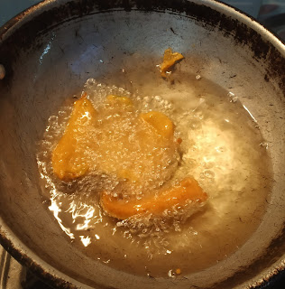 Frying bajji