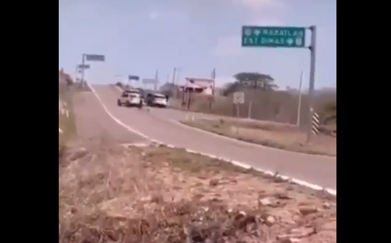 Video; Sin pacto de SEDENA y El Cártel de Sinaloa en un enfrentamiento en San Ignacio, Sinaloa donde varios Sicarios quedaron muertos y derrotados