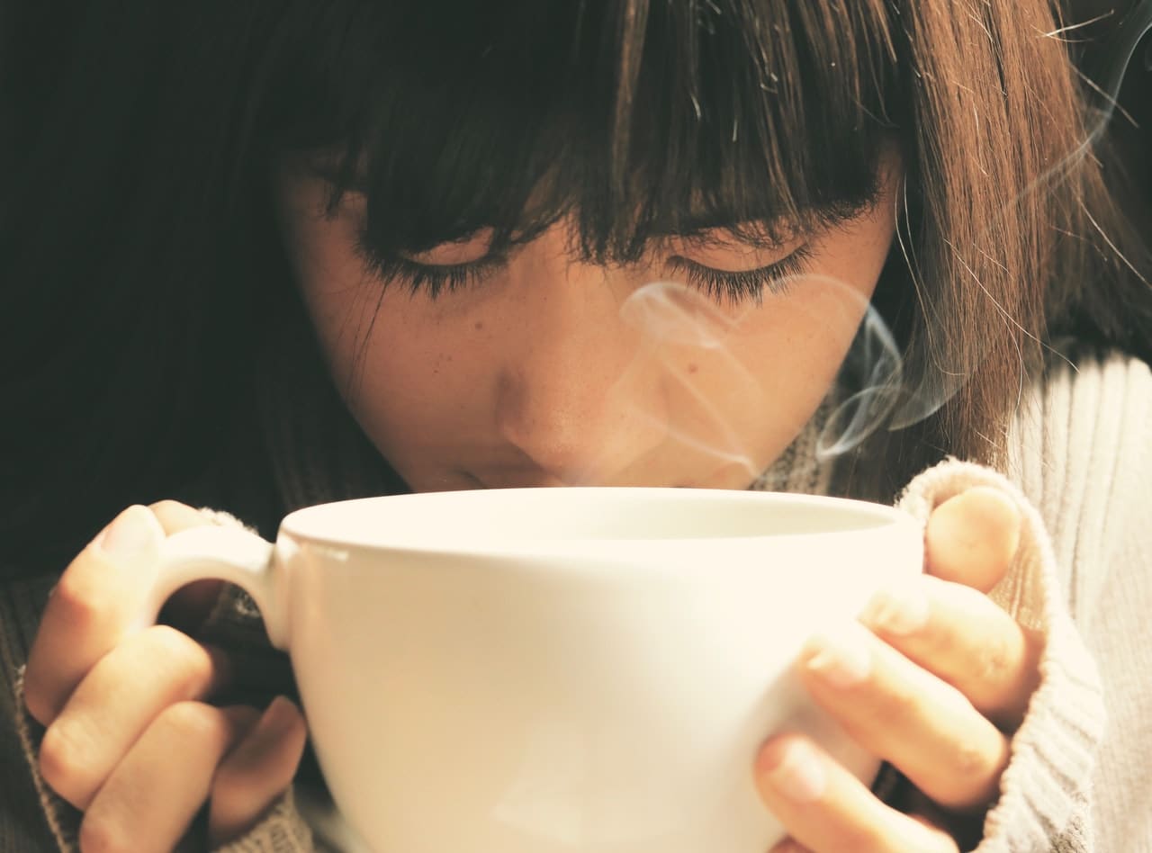 Woman drink from coffee mug