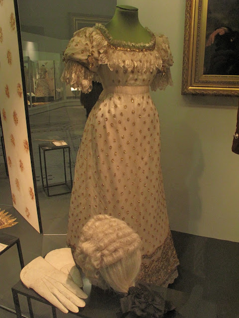 A dress circa 1820 transitioning between the Regency and Romantic styles.