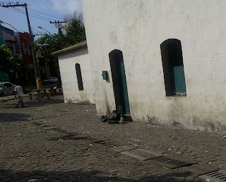 É cada dia maior o número de moradores de rua no Rio Vermelho.