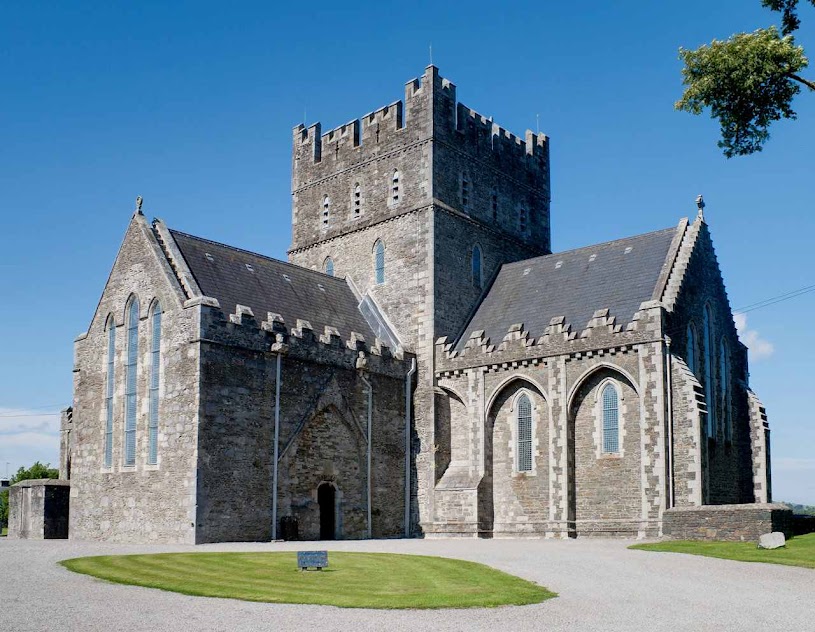 Onde nada havia, Santa Brígida iniciou os mosteiros e hoje tem a catedral de Kildare