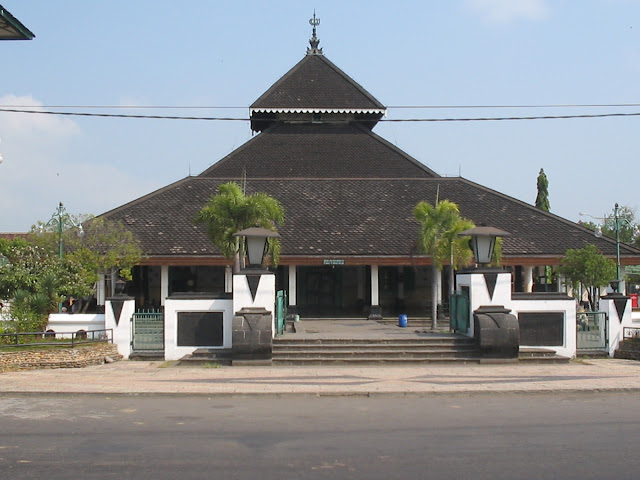 Hasil gambar untuk istana kesultanan demak