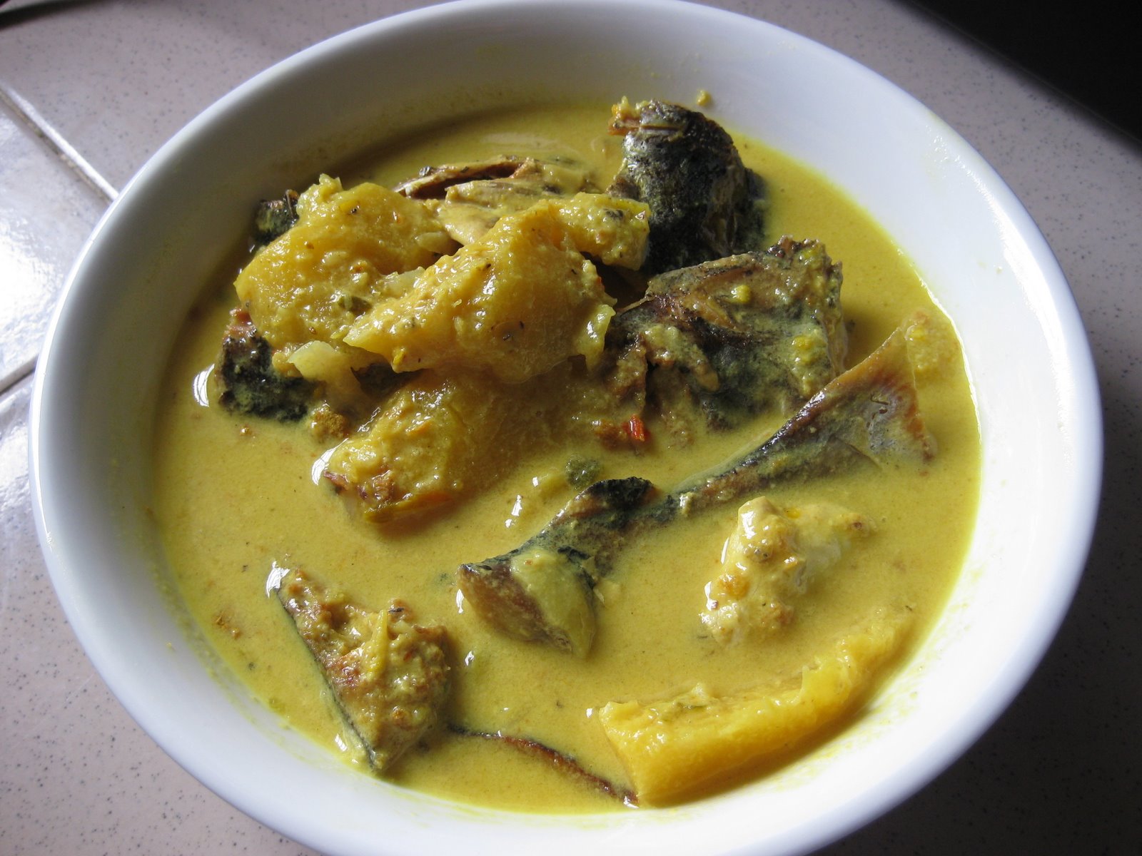 RESEPI NENNIE KHUZAIFAH: Masak lemak ikan masin campur nenas