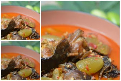 Resep Mangut Kuah Merah dengan Ikan Asap & Belimbing Sayur