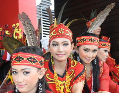 Pesona Gadis  Dayak dan Mitos Tentang Mereka