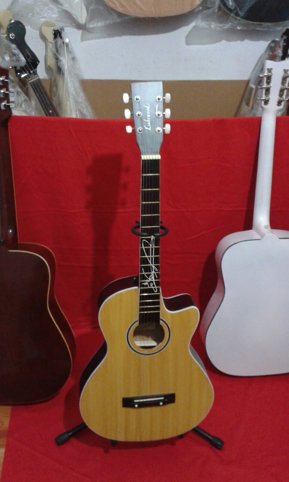 Gitar akustik standart lakewood natural Gitar 