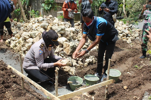 Bedah Rumah Sardiyono :Sebelum Dibedah Sardiyono Tinggal Di Rumah Panggung