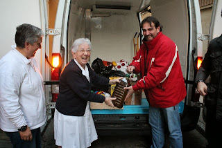 Entrega alimentos Quedada Solidaria Leon