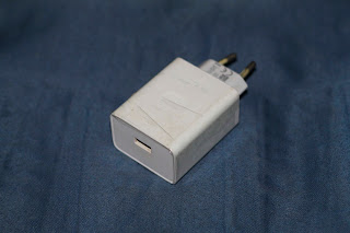 Output Power: 5V-2A 10Watt, 9V-2A 18Watt Input Power: 100-240V ~ 50/60Hz 0.5A original oppo mobile charger used condition