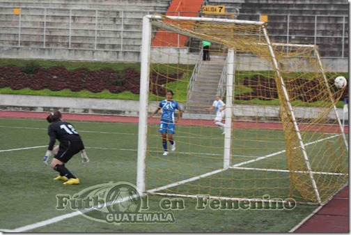 balon dentro del arco salvadoreño