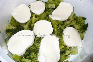 broccoli lessati e mozzarella