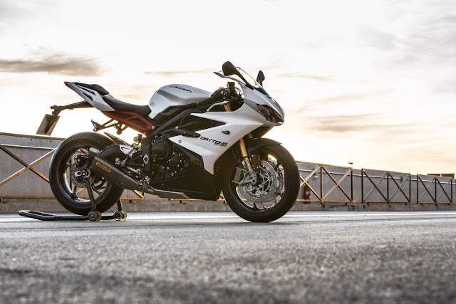 Triumph Daytona 675R Wallpaper