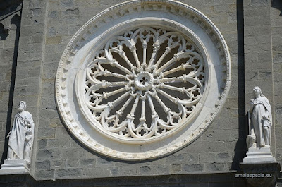 Rose window 14th C.San Lorenzo Church, Riomaggiore Cinque Terre