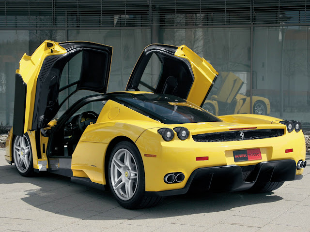 Stylish Yellow Ferrari Back Seen sills,wallpapers,image,pic,picture,photo,1600 x 1200 resolution stylish yellow ferrari car wallpapers,best yellow stylish car wallpapers,best car of 2013,