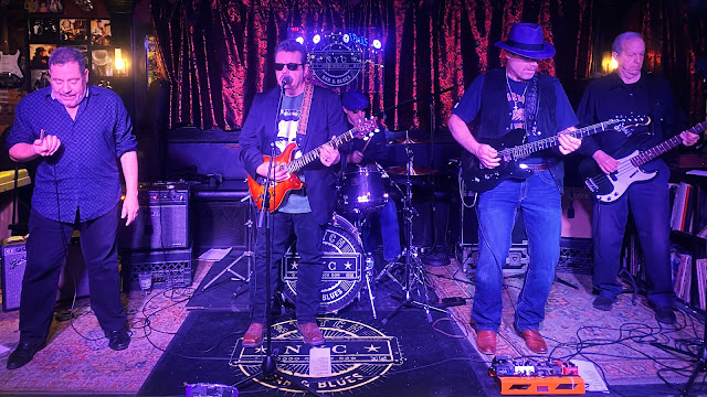 The Tony Santos Band at Stitch Bar & Blues on April 6 (photograph by Nicholas Cohen)