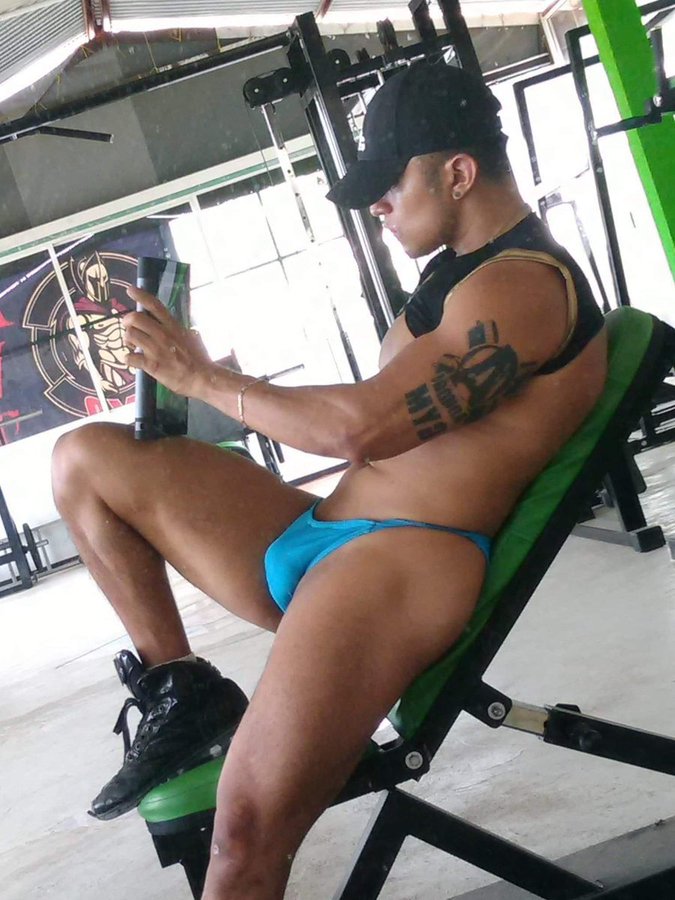 antojado de macho en el gym