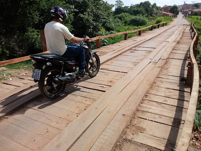 Prefeito Tema recupera ponte do bairro mil reis, e já assinou convênio para construção de uma nova feita de cimento armado.