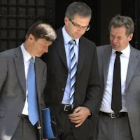 «Η τρόικα αφήνει την Ελλάδα να βράσει στο ζουμί της»