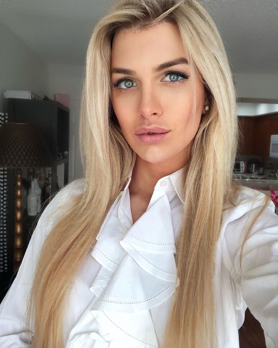 Ashley Ryan – Most Beautiful Transgender Woman Instagram