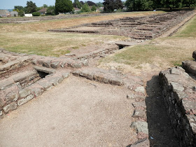 Wales, Roman Amphitheatre of Caerleon (Isca)    by E.V.Pita /   http://evpitapictures.blogspot.com/2015/04/wales-roman-amphitheatre-of.html   /  Gales, anfiteatro de Caerleon (Isca)   por E.V.Pita