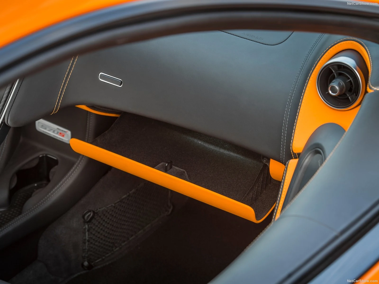 Hình ảnh siêu xe McLaren 570S Coupe 2016 & nội ngoại thất