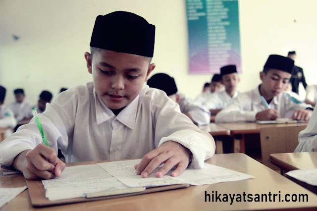 Di Pesantren, Ujian Untuk Belajar Bukan Belajar Untuk Ujian