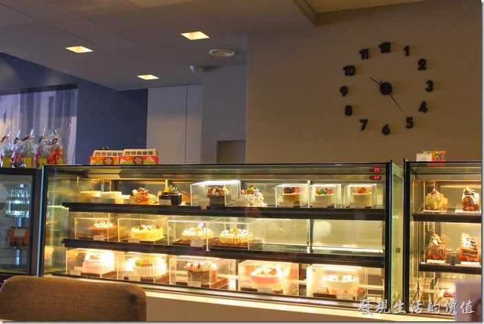 台南-地球咖啡烘培美食-早午餐。地球咖啡以糕點烘培起家，所以這裡的高點一向很熱門。
