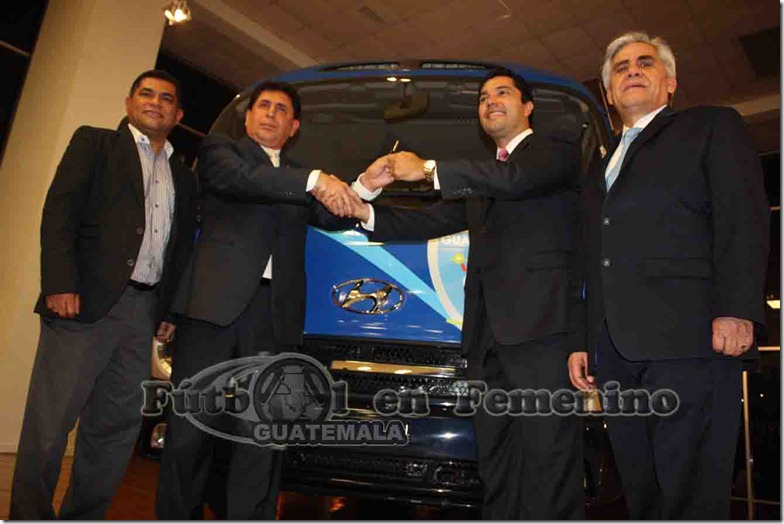 entrega de llaves de parte de hyundai a fedefutguate